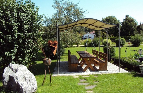 Chieming Apartment | Ferienwohnung I im 1.Stock mit eigenem Gartenplatz