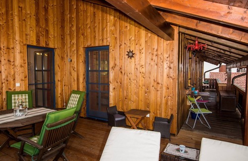 Chieming Apartment | Ferienwohnung im 1.Stock mit überdachter Terrasse und See- und Bergblick