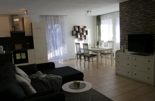 Uettingen Apartment | Ferienwohnung Kirchberg Uettingen