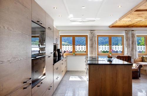 Mittenwald Apartment | Ferienwohnung Lapislazuli