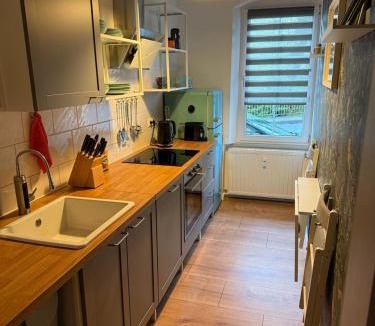 Krippen Apartment | Ferienwohnung Lucy - Moderne Ferienwohnung mit kostenlosem Parkplatz, Terrasse, nahe Bad Schandau und Malerweg