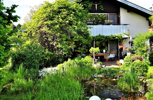 Chieming Apartment | Ferienwohnung mit 1 Schlafzimmer und Südwestterrasse