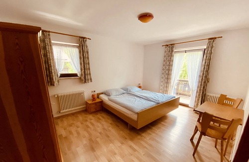 Weissbach an der Alpenstrasse Apartment | Ferienwohnung mit Großem Balkon