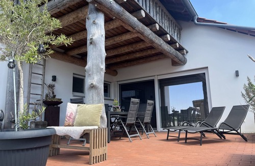 Lichtenfels Apartment | Ferienwohnung mit Ebenerdiger Terrasse und Balkon