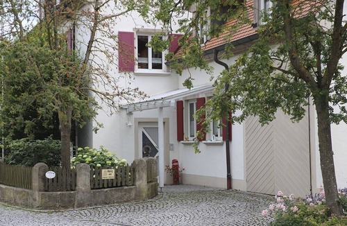 Absberg Apartment | Ferienwohnung mit möblierter Holzterrasse