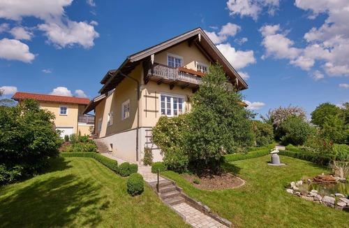 Bad Endorf Apartment | Ferienwohnung Nr. 2 - "Bergblick", 39 qm Obergeschoss, 1 separates Schlafzimmer