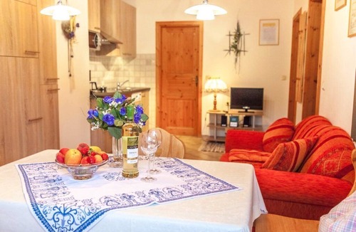 Anger Apartment | Ferienwohnung Nr. 3, 55 qm, 2 Schlafzimmer, Wohnzimmer mit Küchenzeile, 1 Zustellbett, Balkon, 4 Sterne, max. 5 Personen