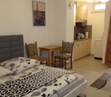 Pfersee-Nord Apartment | Ferienwohnung Pfersee mit Terasse