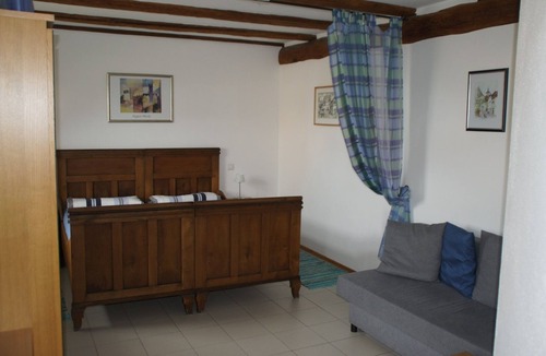 Dettelbach Apartment | Ferienwohnung qm) mit Kombiniertem Schlaf-wohnbereich und Küchenzeile