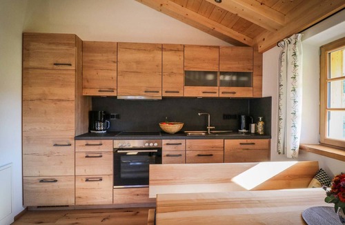 Bad Aibling Apartment | Ferienwohnung Rapunzel OG mit Balkon und 2 Schlafzimmer
