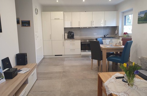 Bad Endorf Apartment | Ferienwohnung "Rositta", 45 qm Erdgeschoss, 1 separates Schlafzimmer