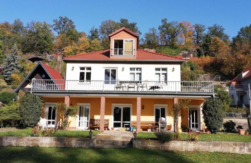 Pirna Apartment | Ferienwohnung Schlossblick Pirna - Holiday apartment, living/bedroom