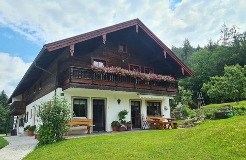 Aschau im Chiemgau Apartment | Ferienwohnung "Sommerflieder" 45 qm mit extra Schlafzimmer und Balkon