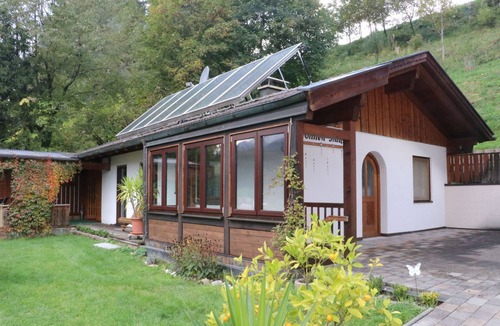 Bergen House | Ferienwohnung Sonnenhäusl 54 qm für 2 Personen im Obergeschoß mit Wohnzimmer, Schlafzimmer, Garage