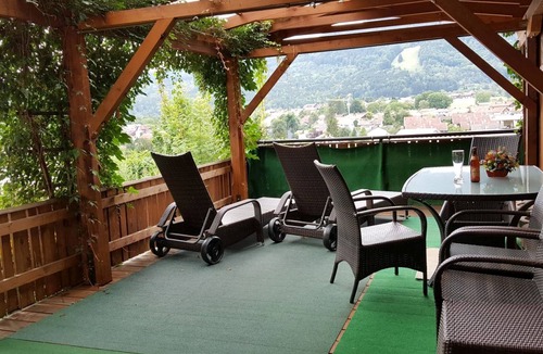 Bergen House | Ferienwohnung Sonnenhäusl 54 qm für 2 Personen im Obergeschoß mit Wohnzimmer, Schlafzimmer, Garage