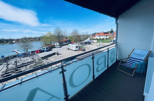 Seeon-Seebruck Apartment | Ferienwohnung Sundowner, 40 qm, 1 Sep. Schlafzimmer mit Balkon