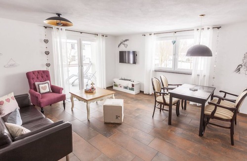 Aulendorf Apartment | Ferienwohnung Villa Waldmärchen mit 75qm, 2 Schlafzimmer für max. 2 Erwachsene und 4 Kinder