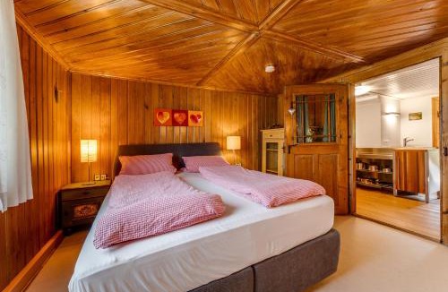 Gruenenbach Apartment | Ferienwohnung Wiesengrün - uriger Hüttenstil