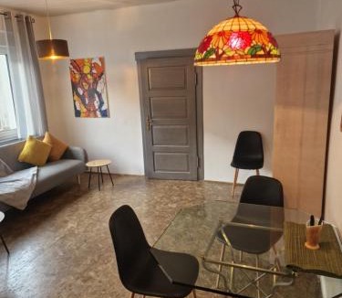Muenchberg Apartment | Ferienwohnung Wunderlich gelb
