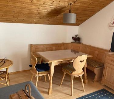 Missen-Wilhams Apartment | FeWo Alpenveilchen im Oberallgäu mit Pool, Sauna und tollem Ausblick vom großen Balkon