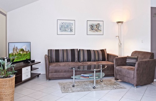 Bad Endorf Apartment | FeWo Chiemsee, 50 qm Obergeschoss, 1 separates Schlafzimmer