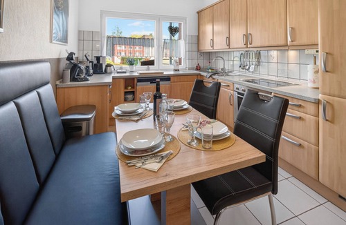 Frohnhausen Apartment | FeWo Galliet 1: 87sqm, 2 BR, balcony, quiet & close to trade fair