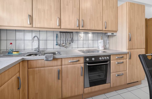 Frohnhausen Apartment | FeWo Galliet 1: 87sqm, 2 BR, balcony, quiet & close to trade fair