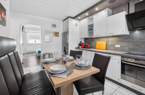 Frohnhausen Apartment | FeWo Galliet 2: 77sqm, 12sqm roof terrace, 2 BR, quiet & close to trade fair