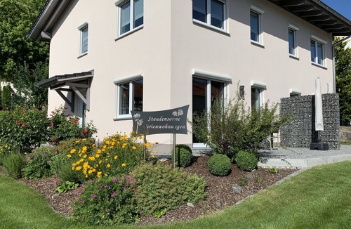 Langenneufnach House | FeWo MORGENSONNE -Beautiful semi-detached house with entry to the natural swimming pool in Fischach