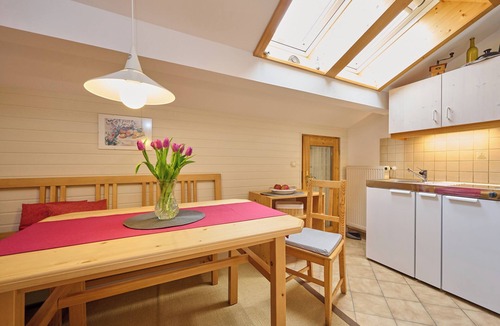 Marquartstein Apartment | Fewo Nr. 3 Schwalbe 1 bis 3 Personen, 58 qm, Wohnküche, 1-2 Schlafzimmer, Du/wc-bad/wc Balkon, Wlan, 2. Stock