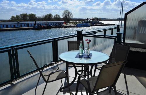 Karlshagen Apartment | Fewo Sonnensegler Usedom direkt am Yachthafen mit Terrasse Parkplatz WLAN