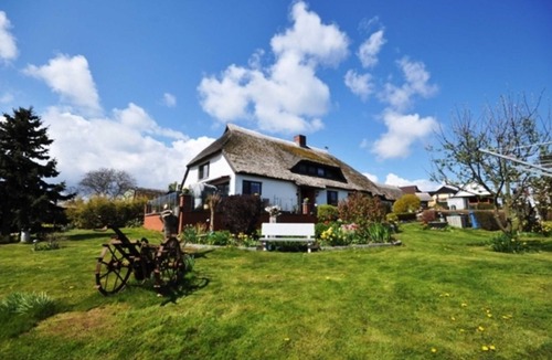 Alt Reddevitz Cottage | FEWO thatched roof 47004 - Thatched cottage 47001