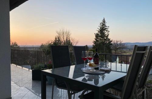 Eckental Apartment | FeWo-Weitsicht 140qm, exklusiv, volle Privatsphäre