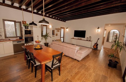 Galdar Villa | Finca 'Jardín del Norte' with Mountain View, Private Pool, Terrace & Wi-Fi
