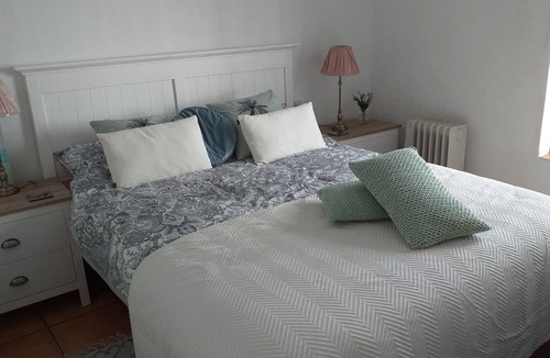 Algarrobo House | Five minuets drive from the sea, sleeps four in Algarrobo a beautiful village.