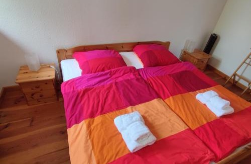 Hohenkirchen Apartment | Five Oaks - Rote Wohnung