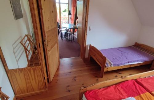 Hohenkirchen Apartment | Five Oaks - Rote Wohnung