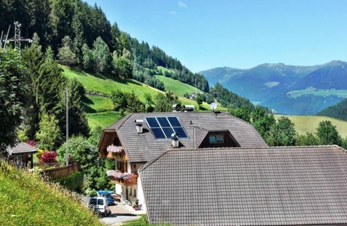 San Lorenzo di Sebato Apartment | Flatscherhof Idyllically situated in the heart of the Kronplatz hiking/skiing area