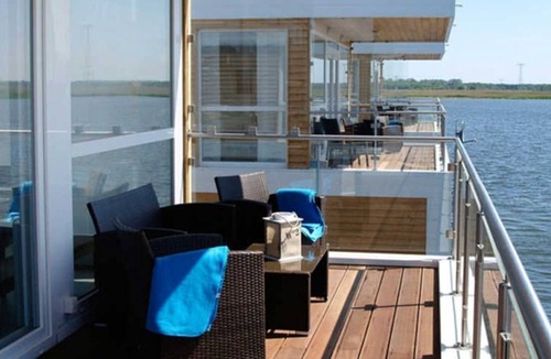 Kroeslin Boat Rental | Floating House 4 Oie with fireplace and pet - 01. Floating Houses (95 m²) with