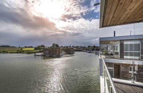 Kroeslin Boat Rental | Floating House 4 Oie with fireplace and pet - 01. Floating Houses (95 m²) with