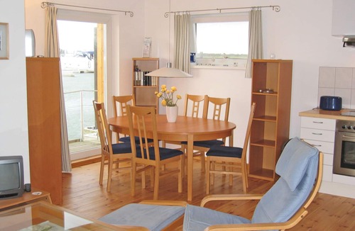 Ostvorpommern House | Floating Houses - Komfortable Schwimmende Ferienhäuser im Krösliner Yachthafen