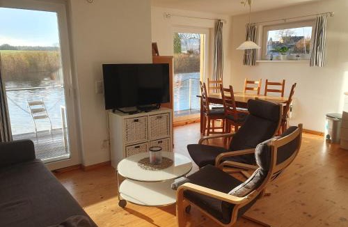 Ostvorpommern House | FLOATING HOUSES - "schwimmende Ferienhäuser" - Kröslin Haus 2