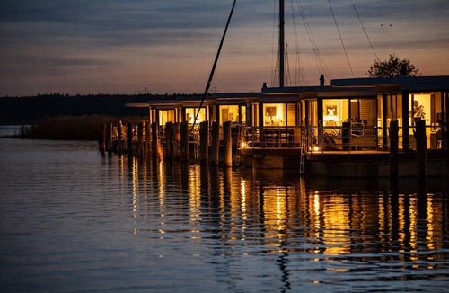 Peenemuende House | Floatinghouse LP7: Lake view & terrace on the water for 4 guests