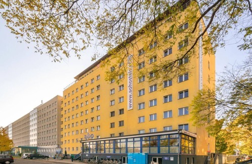 Suedvorstadt House | Four-bed room, shower, WC - a&o Dresden Hauptbahnhof