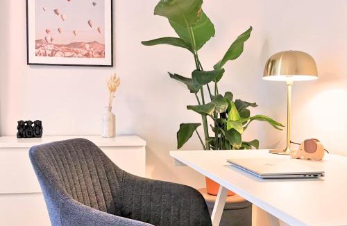 Straubing Apartment | Fynbos City Penthouse, Dachterrasse, Design-Küche, Parkplatz