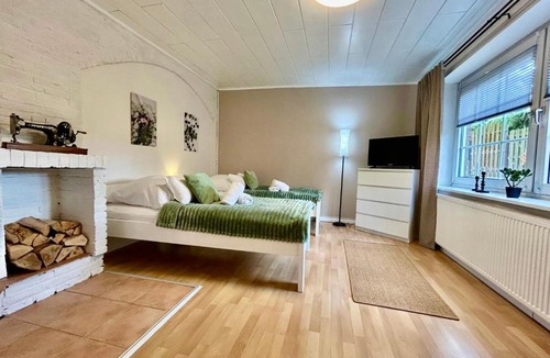 Kiel Apartment | Gästehaus - 2 Bäder, 8 Pers, Parkplatz, Garten, Terrasse