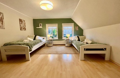 Kiel Apartment | Gästehaus - 2 Bäder, 8 Pers, Parkplatz, Garten, Terrasse