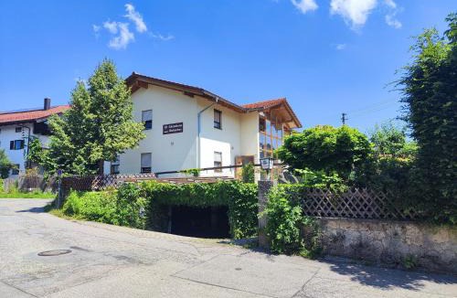 Bad Aibling Apartment | Gästehaus Hubertus