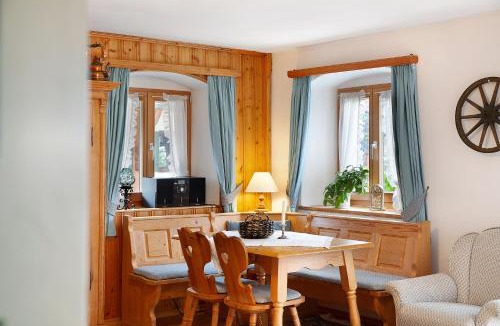 Farchant Apartment | Gästehaus Marianne - Ferienwohnung