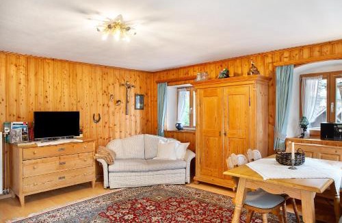 Farchant Apartment | Gästehaus Marianne - Ferienwohnung
